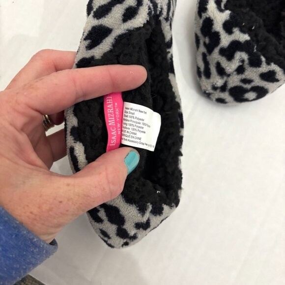 Isaac Mizrahi Leopard Print Fuzzy Sherpa Lining Slippers - Black & Gray - Picture 4 of 6